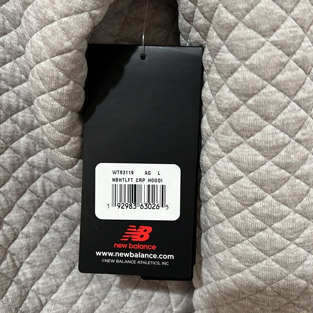 Brand new grey sweatshirt from New Balance. - Picture 4 of 4